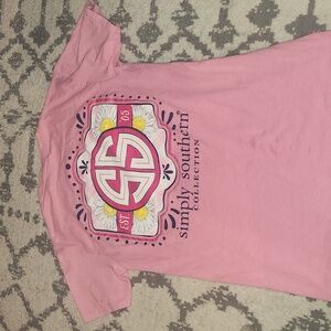 Simply Southern daisy shirt, women's small, super adorable